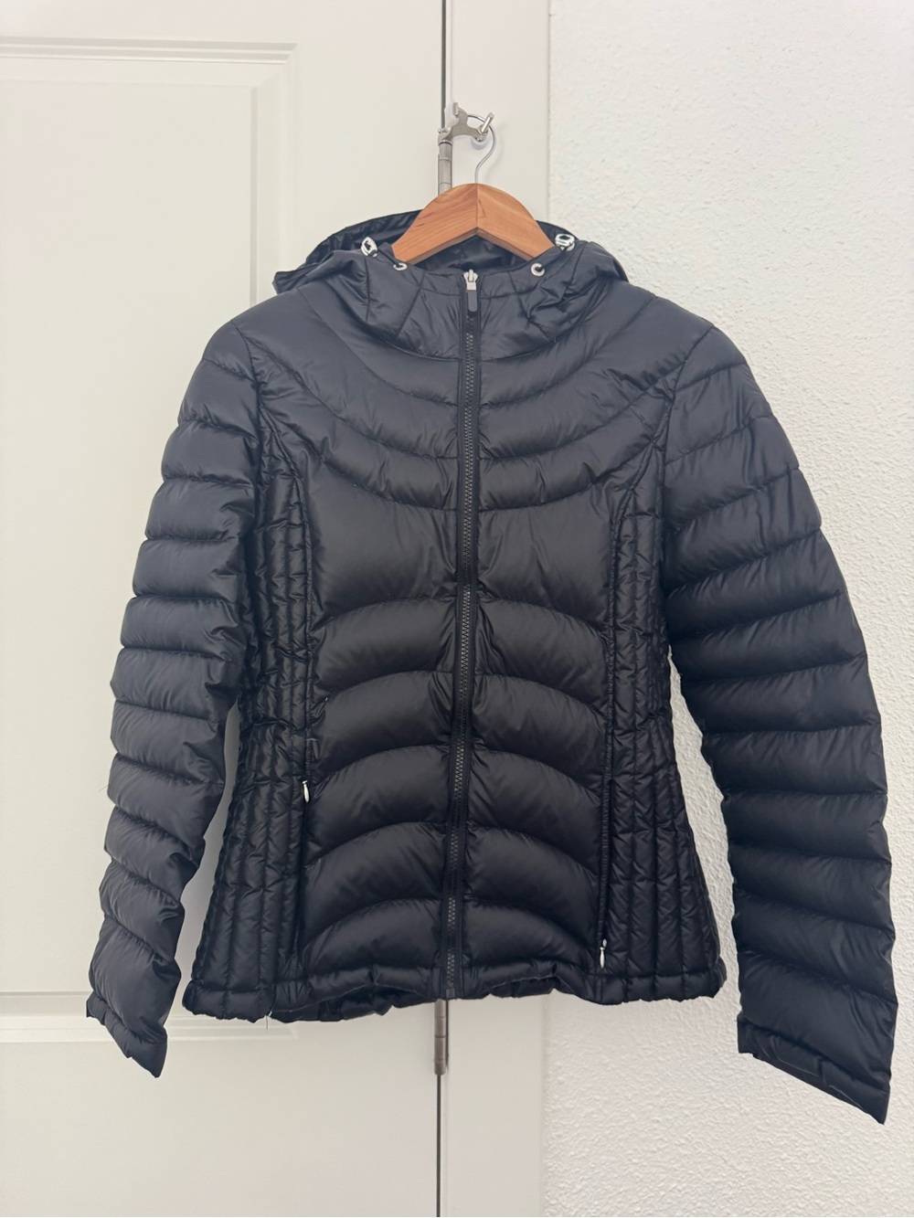 Andrew Marc Women’s Black Quilted Packable Hooded Puffer Jacket Medium